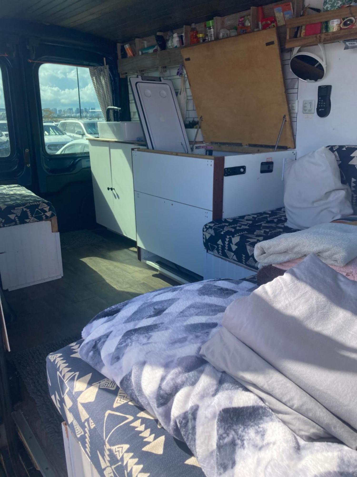 Botel Oahu Camper Adventures *